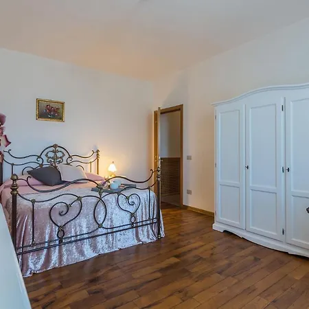 Casale Lucy Villa