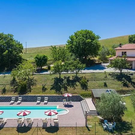 Casale Lucy *